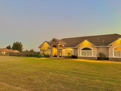 25162 Burton Way, Madera, California 93638