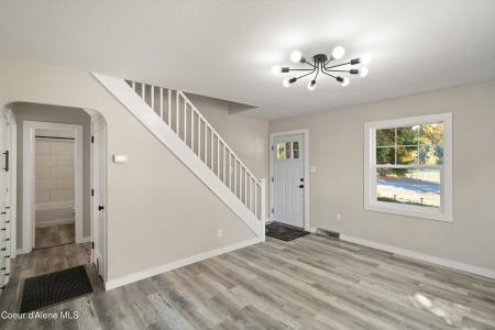 406 E Larch Ave, Osburn, ايداهو 83849, الولايات المتحدة