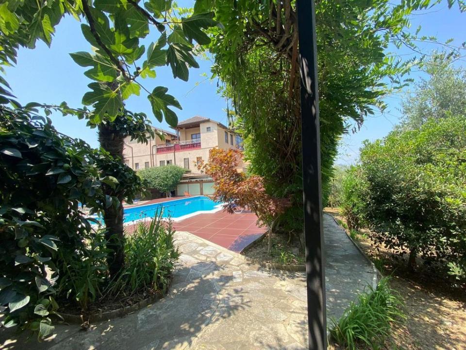 Periferia Tiranë, Tirana, Albania