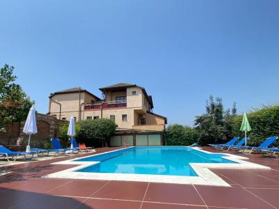 Periferia Tiranë, Tirana, Albania