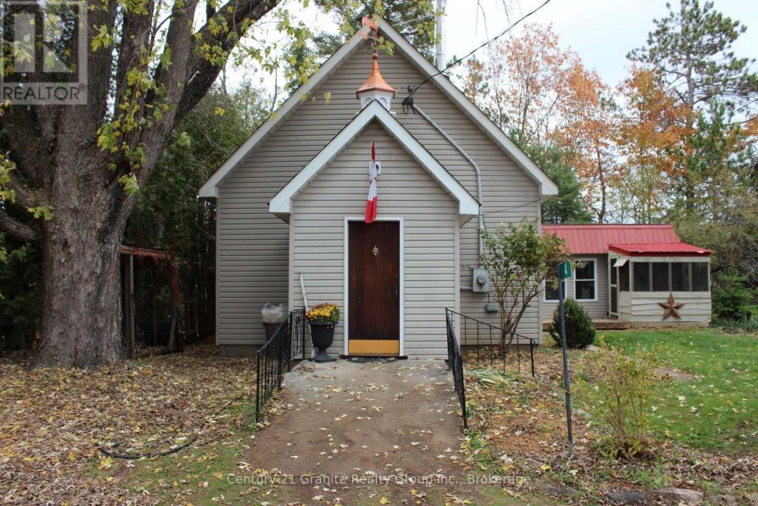 4 DICKSON STREET, Kawartha Lakes (kinmount), אונטריו K0M 2A0, קנדה 