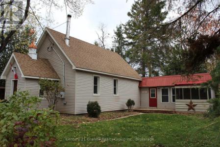 4 DICKSON STREET, Kawartha Lakes (kinmount), אונטריו K0M 2A0, קנדה 