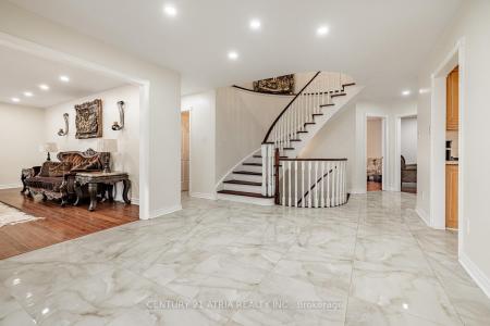 898 STONEHAVEN AVENUE, Newmarket, Ontario L3X 1K7, Kanada