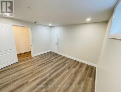 3260 OAKGLADE CRESCENT, Mississauga (erindale), Ontario L5C 1X3, Canada