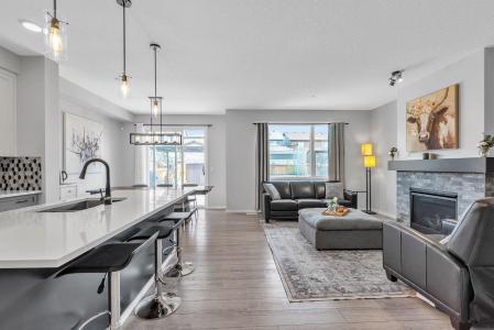98 LUCAS CRESCENT NW, Calgary, 阿尔伯塔 T3P 1M6, 加拿大