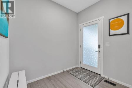 98 LUCAS CRESCENT NORTHWEST, Calgary, Alberta T3P 1M6, Canada