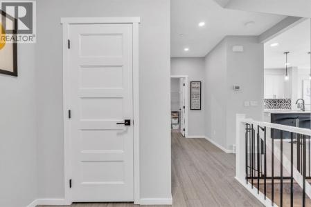 98 LUCAS CRESCENT NORTHWEST, Calgary, Alberta T3P 1M6, Canada