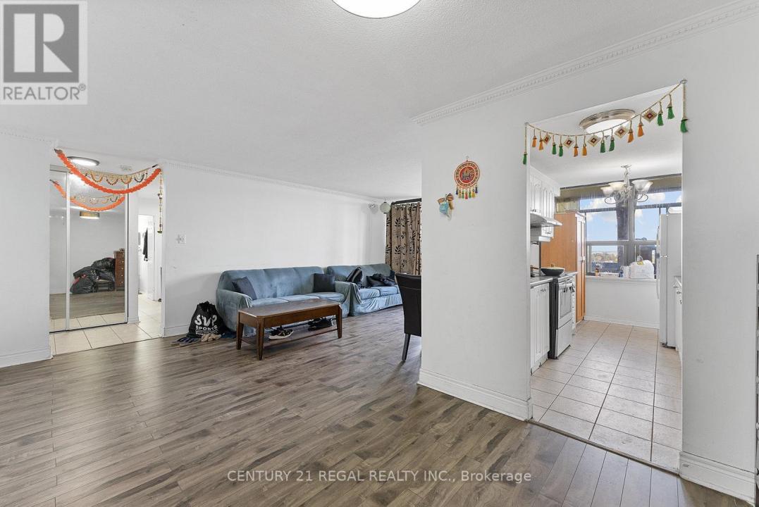 18 KNIGHTSBRIDGE ROAD, Brampton (queen Street Corridor), Ontario L6T 3X5, Canada