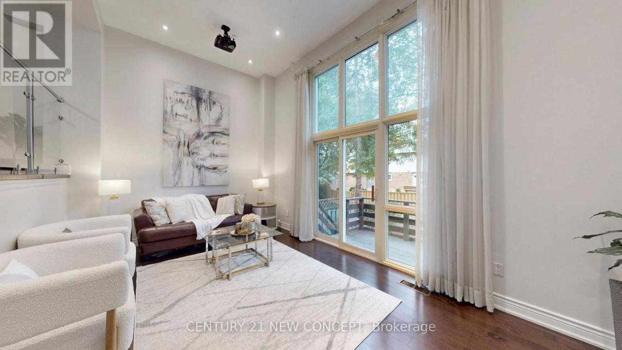 11 STONEDALE PLACEWAY, Toronto (banbury-don Mills), Ontario M3B 1W2, CANADÁ