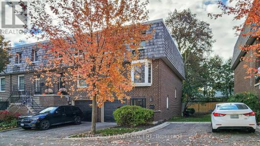 11 STONEDALE PLACEWAY, Toronto (banbury-don Mills), Ontario M3B 1W2, CANADÁ