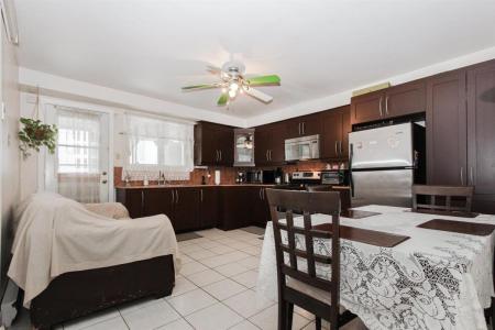 9185-9187 Rue D'Iberville, Montréal (Villeray/Saint-Michel/Parc-Extension), קוויבק H1Z 2R3, קנדה