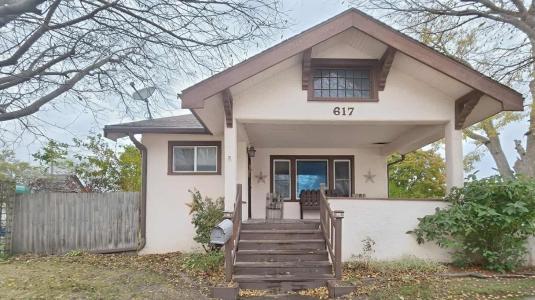 617 E Charles, Oelwein, Iowa 50662, USA