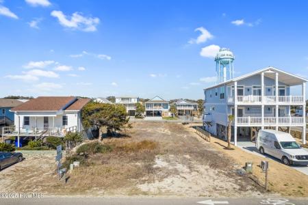 104 W Beach Drive, Oak Island, North Carolina 28465, Stati Uniti