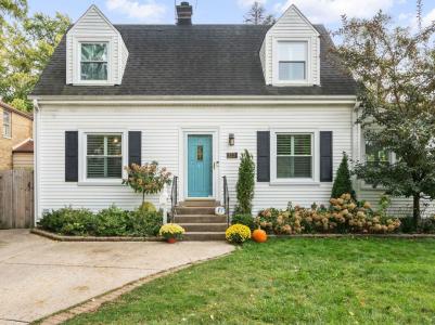 122 E Crescent Avenue, Elmhurst, Illinois 60126, USA