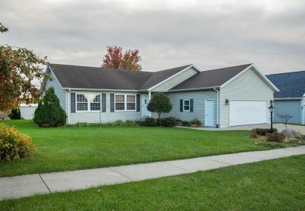 3812 Monaghan Drive, Waverly, Iowa 50677, USA
