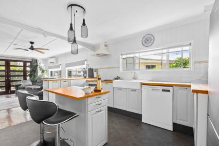 32 Tailor Street, Tin Can Bay, QLD 4580, Australia