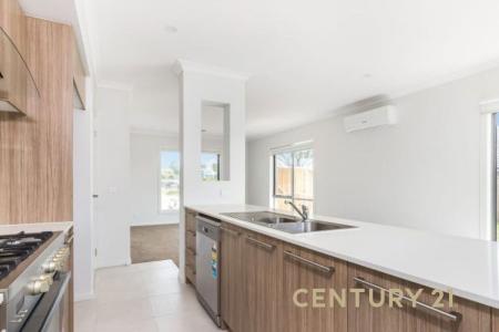 10 Joplin Close, Cranbourne East, VIC 3977, Australia