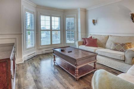 349 Rue Malouin, Laval (Sainte-Dorothée), 魁北克省 H7X 3T7, 加拿大