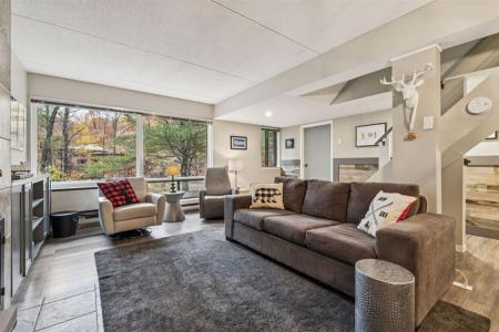 22  Rue des Condos, Lac-Sainte-Marie, Québec J0X 1Z0, Canada