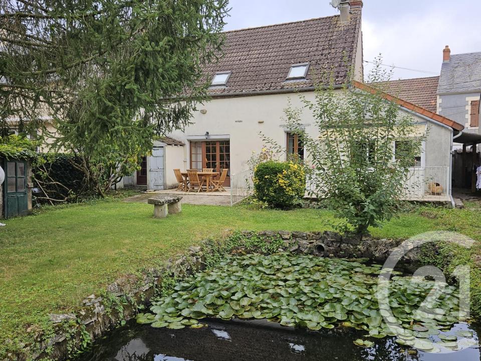 St Pierre Le Moutier, Bourgogne 58240, França