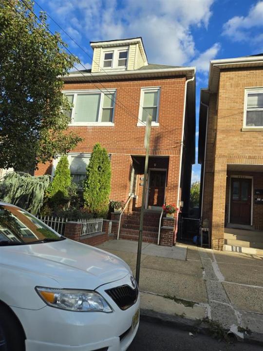 8810 3rd Ave #2, North Bergen, New Jersey 07047, États-Unis