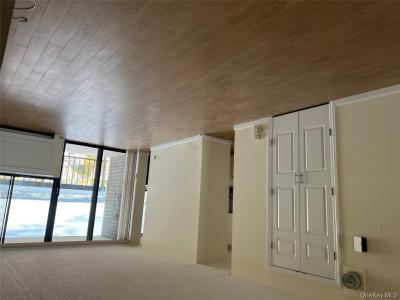 2 Bay Club Drive 19-Y, Bayside, New York 11360, Stati Uniti