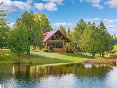 15202 Circle Drive, Millersburg, Michigan 49759, USA