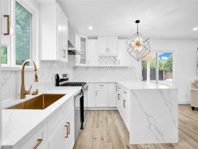 7055 Fallbrook Avenue, West Hills, Kalifornien 91307, USA