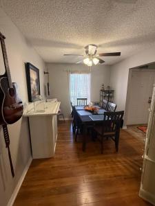 2349 Hemlock Drive, Navarra, Flórida 32566, Estados Unidos