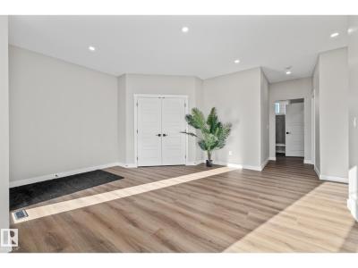 671 KING ST, Spruce Grove, 앨버타주 T7X 4P7, 캐나다