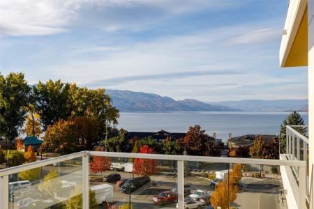 3340 LAKESHORE ROAD, Kelowna, British Columbia V1W 0H6, Canada