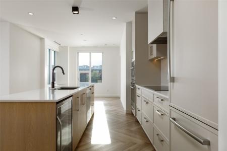 3340 LAKESHORE ROAD, Kelowna, British Columbia V1W 0H6, Canada