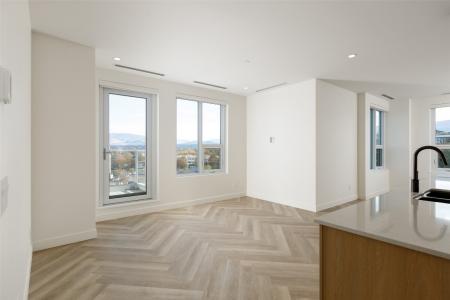 3340 LAKESHORE ROAD, Kelowna, British Columbia V1W 0H6, Canada