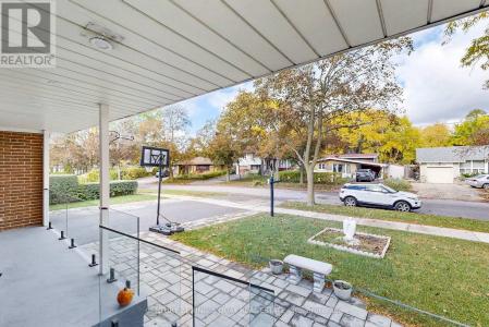 55 LESGAY CRESCENT, Toronto (don Valley Village), Ontario M2J 2J2, Kanada