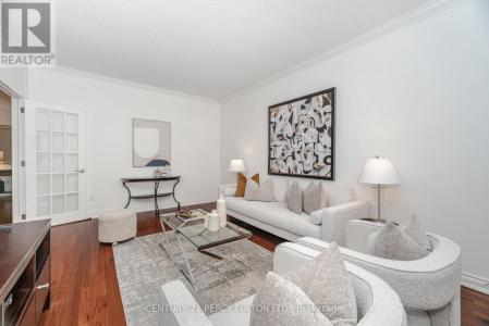 913 DUNCANNON DRIVE, Pickering (liverpool), オンタリオ L1X 2M4, カナダ