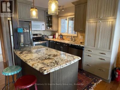 1038 BROKEN PADDLE ROAD, Dysart Et Al (dudley), Ontario K0M 1S0, Canadá