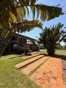 Surubi'i - Avenida Los Laureles , Mariano Roque Alonso, Central 00001, Paraguay