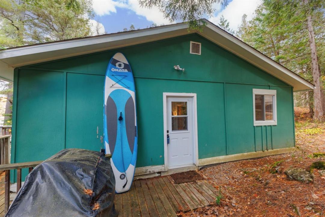 35 Rue Geneviève, Val-des-Monts, Québec J8N 2M6, Canada