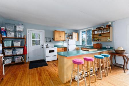 35 Rue Geneviève, Val-des-Monts, Québec J8N 2M6, Canada