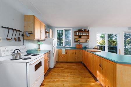 35 Rue Geneviève, Val-des-Monts, Québec J8N 2M6, Canada