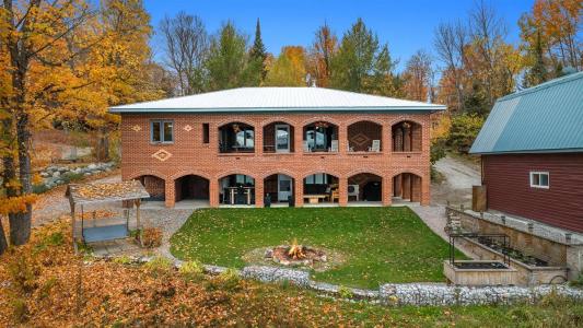 27 Ch. de la Frontière, Sainte-Thérèse-de-la-Gatineau, Quebec J0X 2X0, Canadá