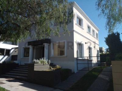 Cerro Risco Plateado 867, Ciudad De Mendoza, Mendoza 00001, Argentina