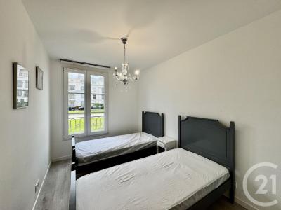 Serris, Isla De Francia 77700, Francia