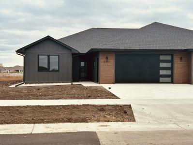 2321 Sweetgrass Drive, Brookings, SD 57006, USA