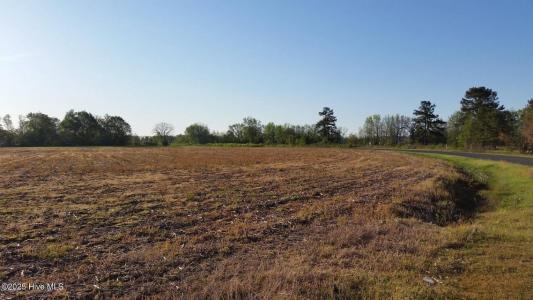 120 Old Main Road, Pembroke, North Carolina 28372, USA