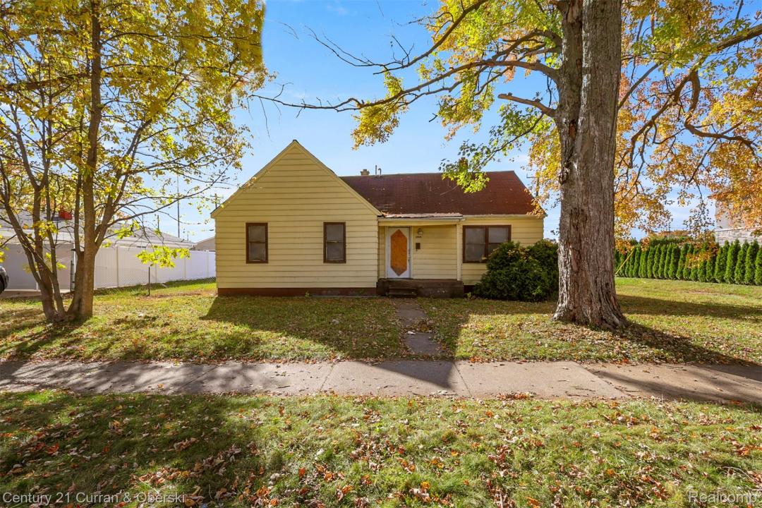 24541 Hass Street, Dearborn Heights, Michigan 48127, USA