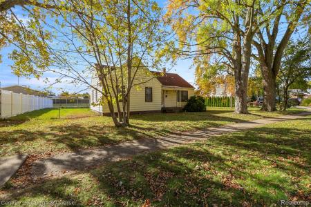 24541 Hass Street, Dearborn Heights, Michigan 48127, USA