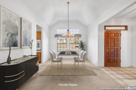 100 Braeburn Cir, Kerrville, Texas 78028