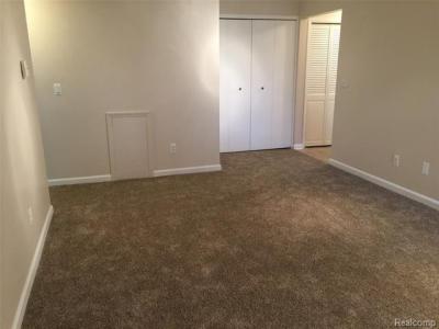 29840 W. 12 Mile Rd., Unit 401, Farmington Hills, Michigan 48334, États-Unis