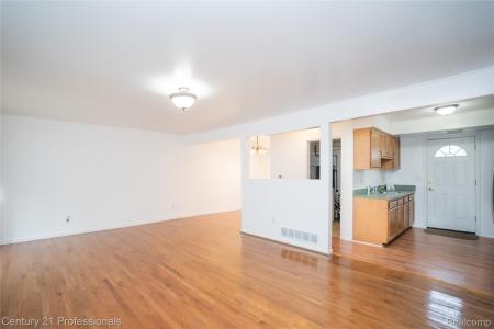 23060 Berdeno Avenue, HazelPark, Michigan 48030, Stati Uniti